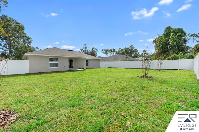 FULLY FENCED, LIKE NEW 4/2/2 IN BEAUTIFUL SEMINOLE WOODS property image