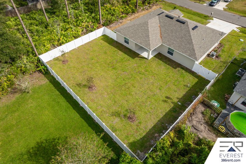 FULLY FENCED, LIKE NEW 4/2/2 IN BEAUTIFUL SEMINOLE WOODS property image