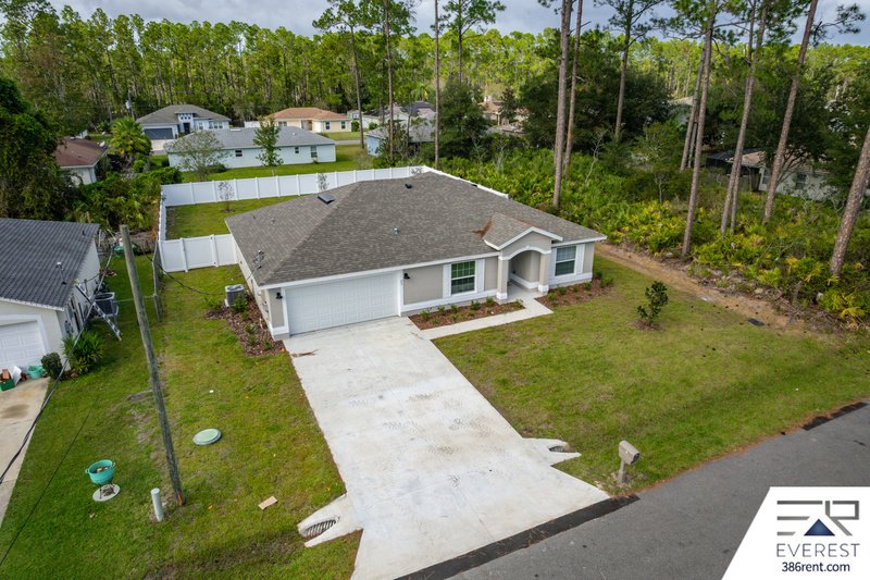 FULLY FENCED, LIKE NEW 4/2/2 IN BEAUTIFUL SEMINOLE WOODS property image