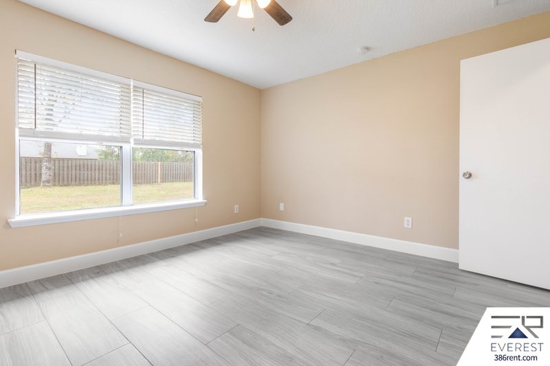 FULLY FENCED, LIKE NEW 3/2/1 IN POPULAR LEHIGH WOODS property image