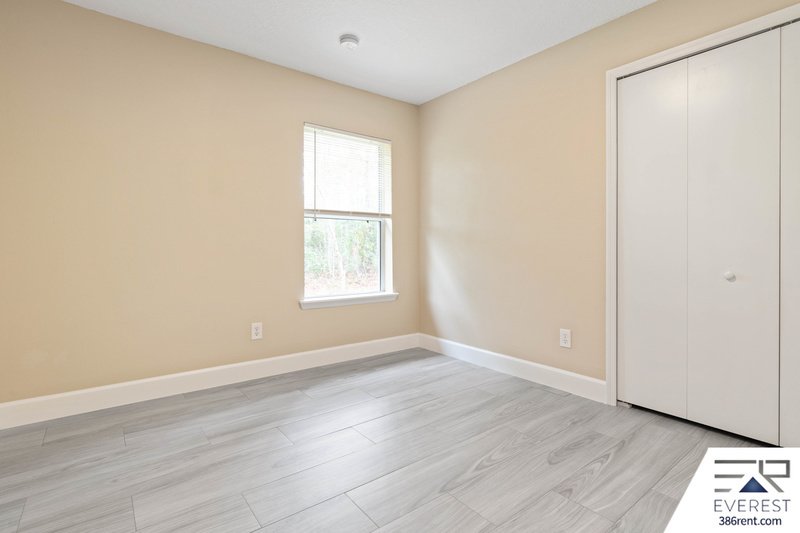FULLY FENCED, LIKE NEW 3/2/1 IN POPULAR LEHIGH WOODS property image