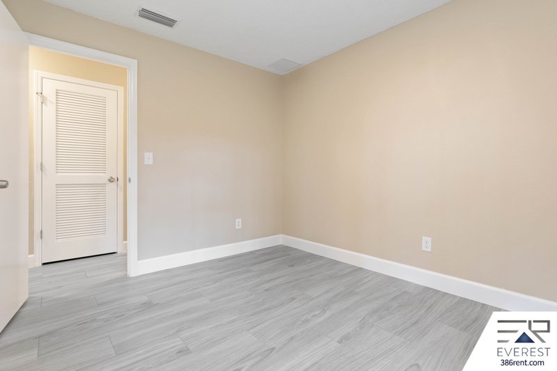 FULLY FENCED, LIKE NEW 3/2/1 IN POPULAR LEHIGH WOODS property image