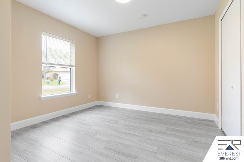 FULLY FENCED, LIKE NEW 3/2/1 IN POPULAR LEHIGH WOODS property image