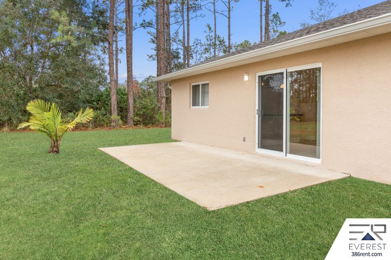 FULLY FENCED, LIKE NEW 3/2/1 IN POPULAR LEHIGH WOODS property image