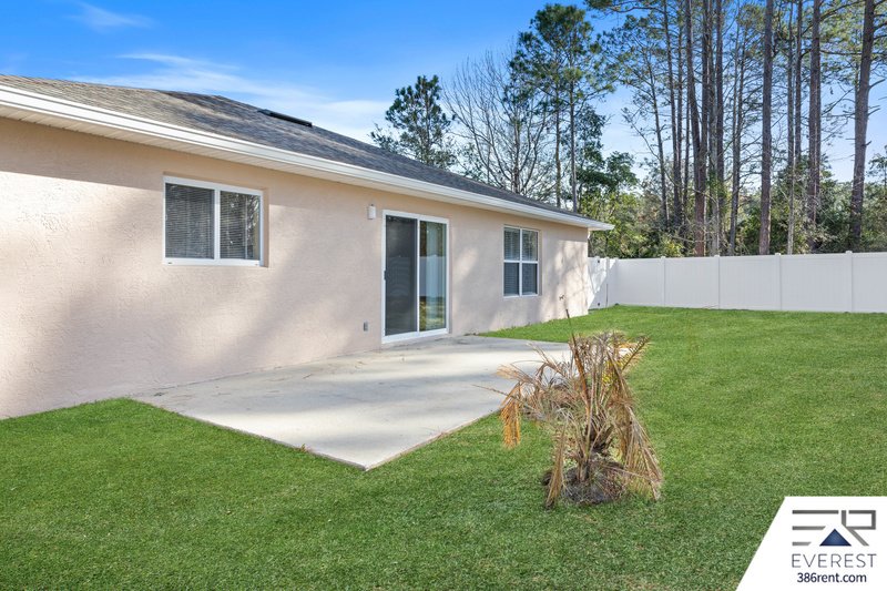 FULLY FENCED, LIKE NEW 3/2/1 IN POPULAR LEHIGH WOODS property image