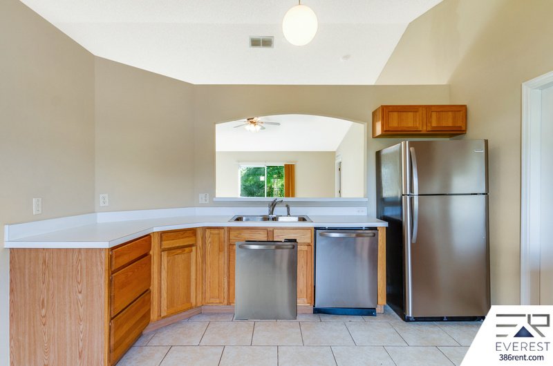 FUNCTIONAL 3/2/2 IN DESIRABLE MATANZAS WOODS property image