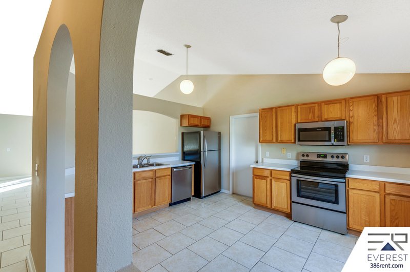 FUNCTIONAL 3/2/2 IN DESIRABLE MATANZAS WOODS property image