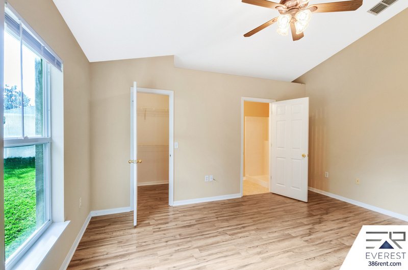 FUNCTIONAL 3/2/2 IN DESIRABLE MATANZAS WOODS property image
