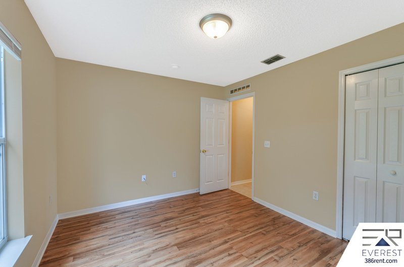 FUNCTIONAL 3/2/2 IN DESIRABLE MATANZAS WOODS property image