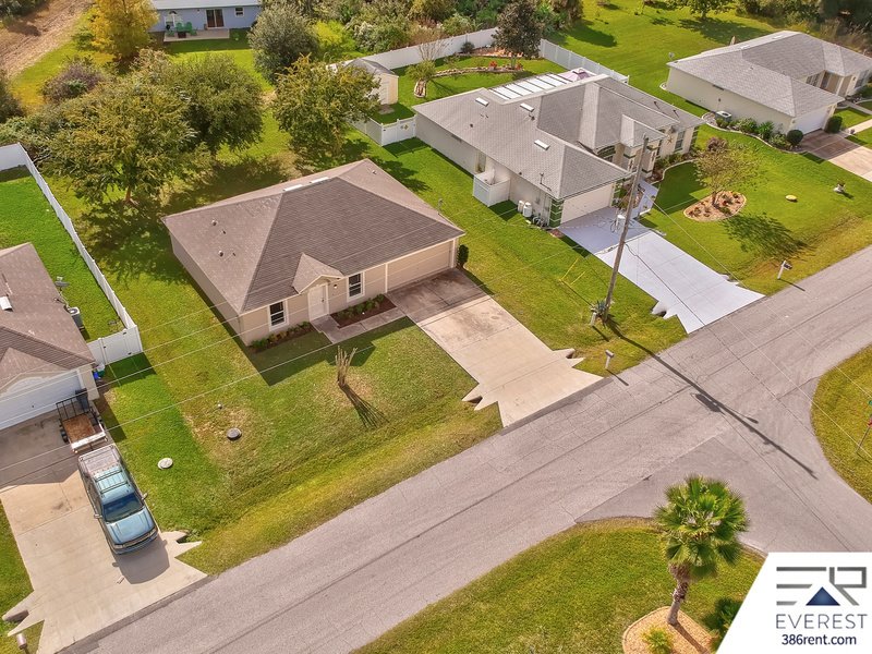 FUNCTIONAL 3/2/2 IN DESIRABLE MATANZAS WOODS property image