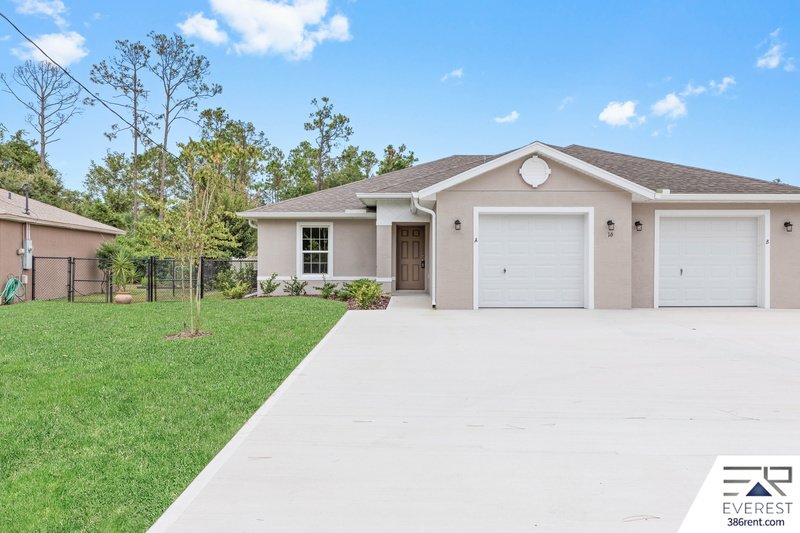 FULLY FENCED, LIKE NEW 3/2/1 TOWNHOUSE IN BEAUTIFUL SEMINOLE WOODS property image