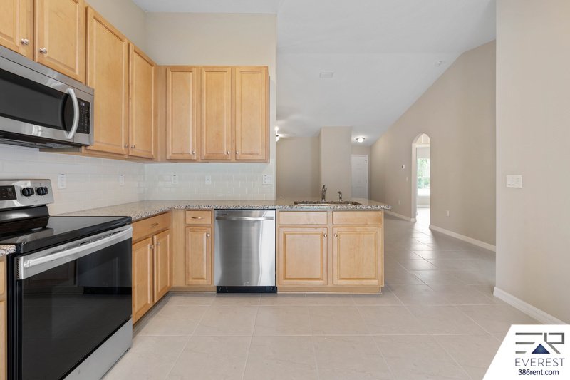 FULLY FENCED, LIKE NEW 3/2/1 TOWNHOUSE IN BEAUTIFUL SEMINOLE WOODS property image