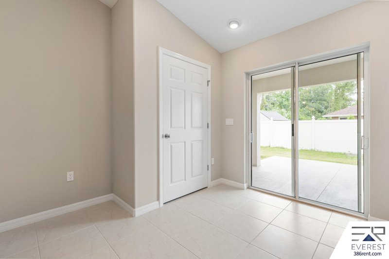 FULLY FENCED, LIKE NEW 3/2/1 TOWNHOUSE IN BEAUTIFUL SEMINOLE WOODS property image