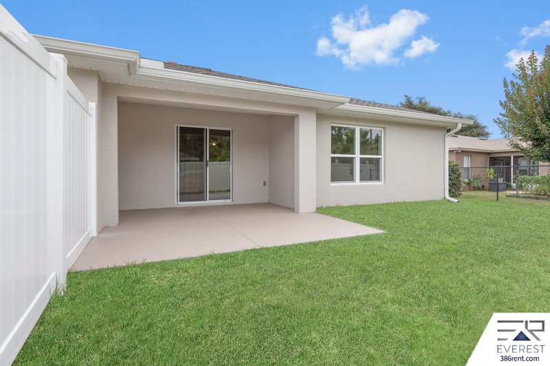 FULLY FENCED, LIKE NEW 3/2/1 TOWNHOUSE IN BEAUTIFUL SEMINOLE WOODS property image