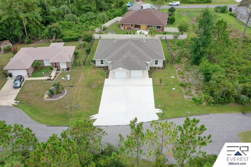 FULLY FENCED, LIKE NEW 3/2/1 TOWNHOUSE IN BEAUTIFUL SEMINOLE WOODS property image