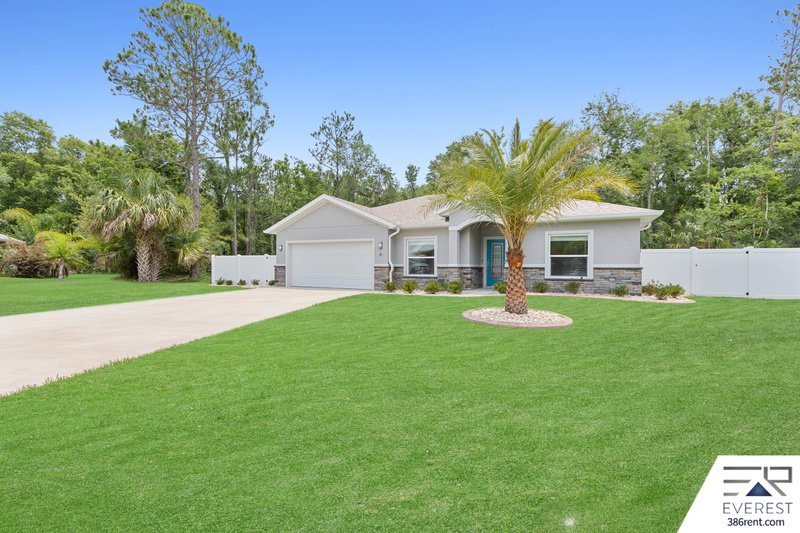CUSTOM BUILT, LIKE NEW 4/2/2, fully fenced on a quiet cul-de-sac property image
