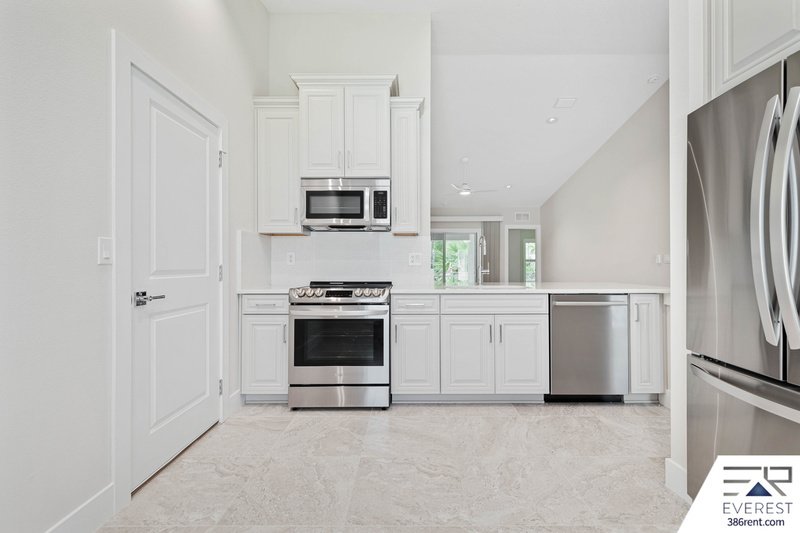 CUSTOM BUILT, LIKE NEW 4/2/2, fully fenced on a quiet cul-de-sac property image