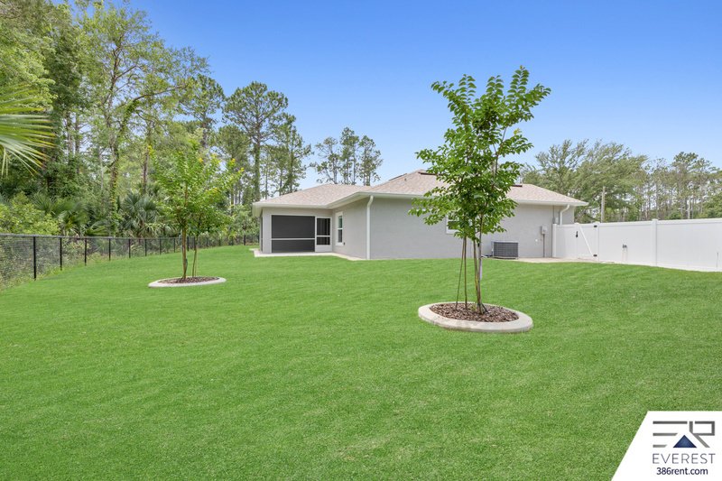 CUSTOM BUILT, LIKE NEW 4/2/2, fully fenced on a quiet cul-de-sac property image
