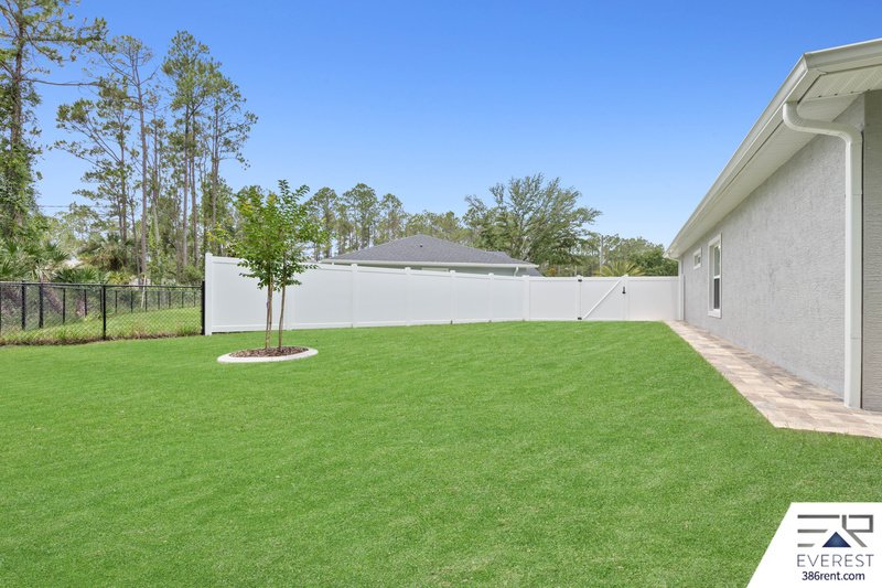 CUSTOM BUILT, LIKE NEW 4/2/2, fully fenced on a quiet cul-de-sac property image