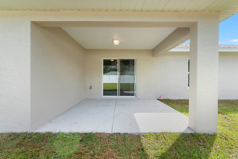 FULLY FENCED, LIKE NEW 4/2/2 IN THE HEART OF PALM COAST property image