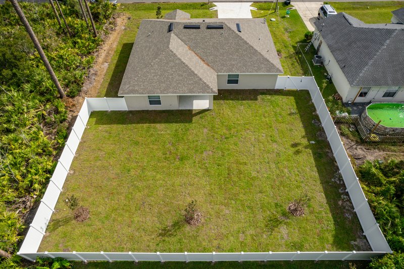 FULLY FENCED, LIKE NEW 4/2/2 IN THE HEART OF PALM COAST property image